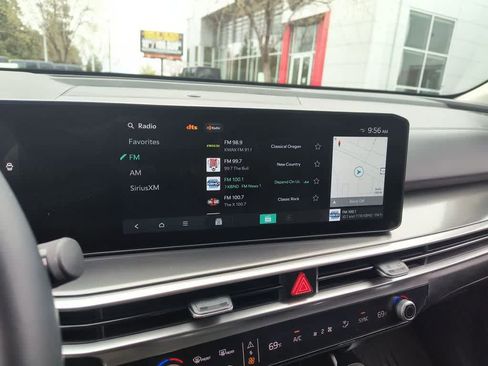 Used 2025 Kia Sorento EX w/ Panoramic Sunroof Package image 16