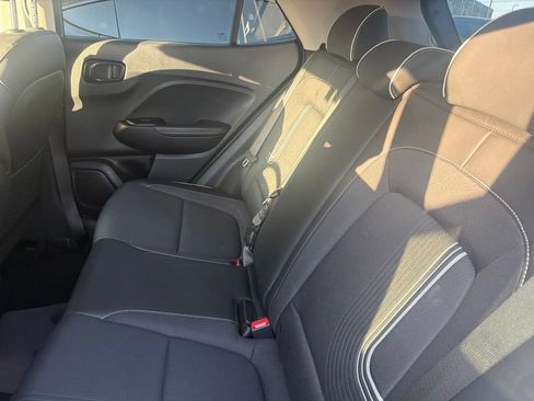 Used 2023 Hyundai Venue Limited FWD image 3