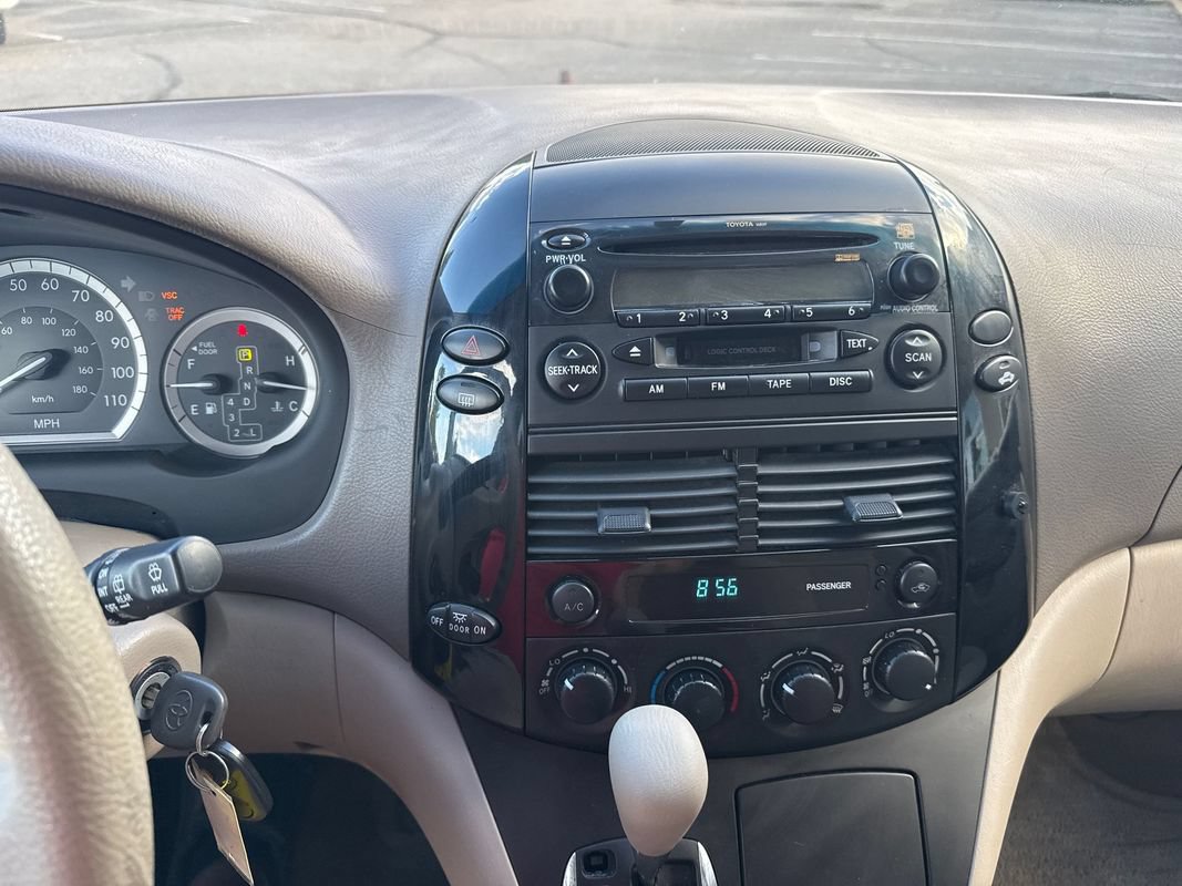 Used 2004 Toyota Sienna CE FWD image 30