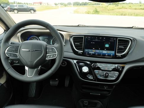 Used 2026 Chrysler Pacifica Select FWD image 26