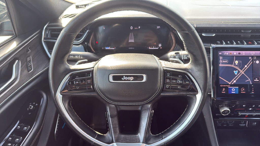 Used 2022 Jeep Grand Cherokee Overland w/ Luxury Tech Group IV AWD/4WD image 21