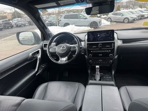 Used 2023 Lexus GX 460 Premium w/ Accessory Package AWD/4WD image 28