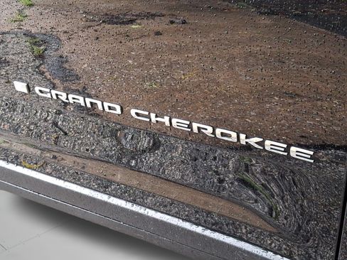Certified 2023 Jeep Grand Cherokee Laredo AWD/4WD image 30