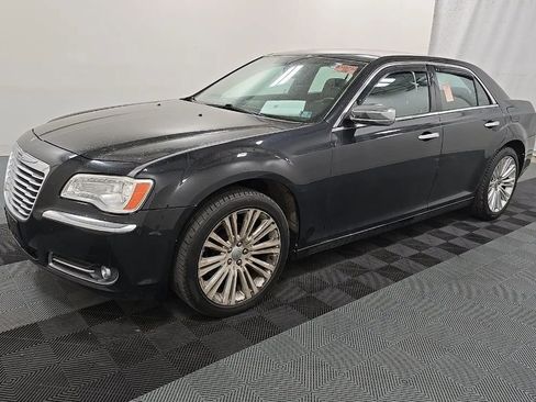 Used 2011 Chrysler 300 Limited RWD image 3