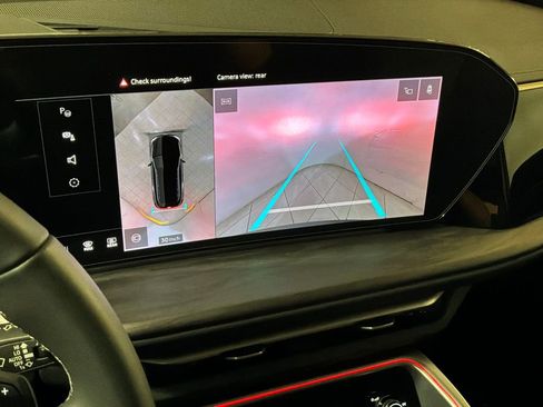 Used 2025 Audi Q5 Premium w/ Convenience Package image 4