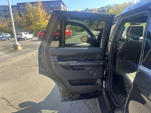 Used 2022 Ford Expedition Platinum image 15