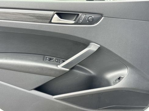 Used 2021 Volkswagen Passat 2.0T R-Line image 23