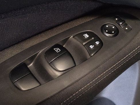 Used 2017 Nissan Pathfinder S FWD image 27