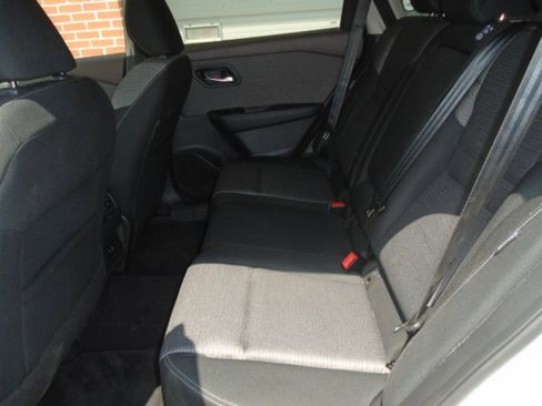 Used 2021 Nissan Rogue SV image 16