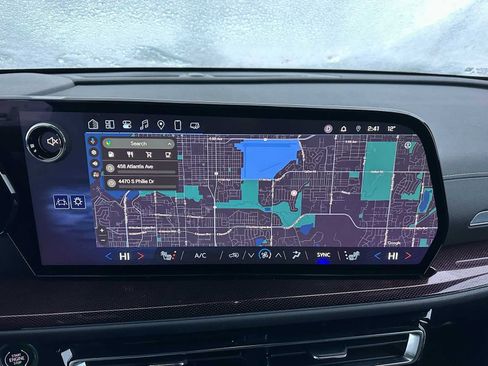 Used 2025 Chevrolet Traverse Z71 image 30