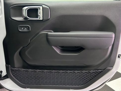 New 2025 Jeep Gladiator Sport image 20