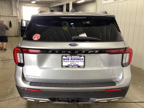 Used 2025 Ford Explorer Active w/ Active Comfort Package AWD/4WD image 4