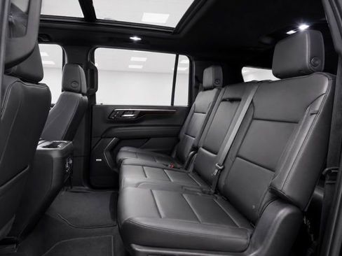 Used 2026 Chevrolet Suburban Z71 w/ Comfort Package AWD/4WD image 18