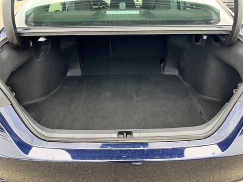 Used 2022 Toyota Camry SE image 9