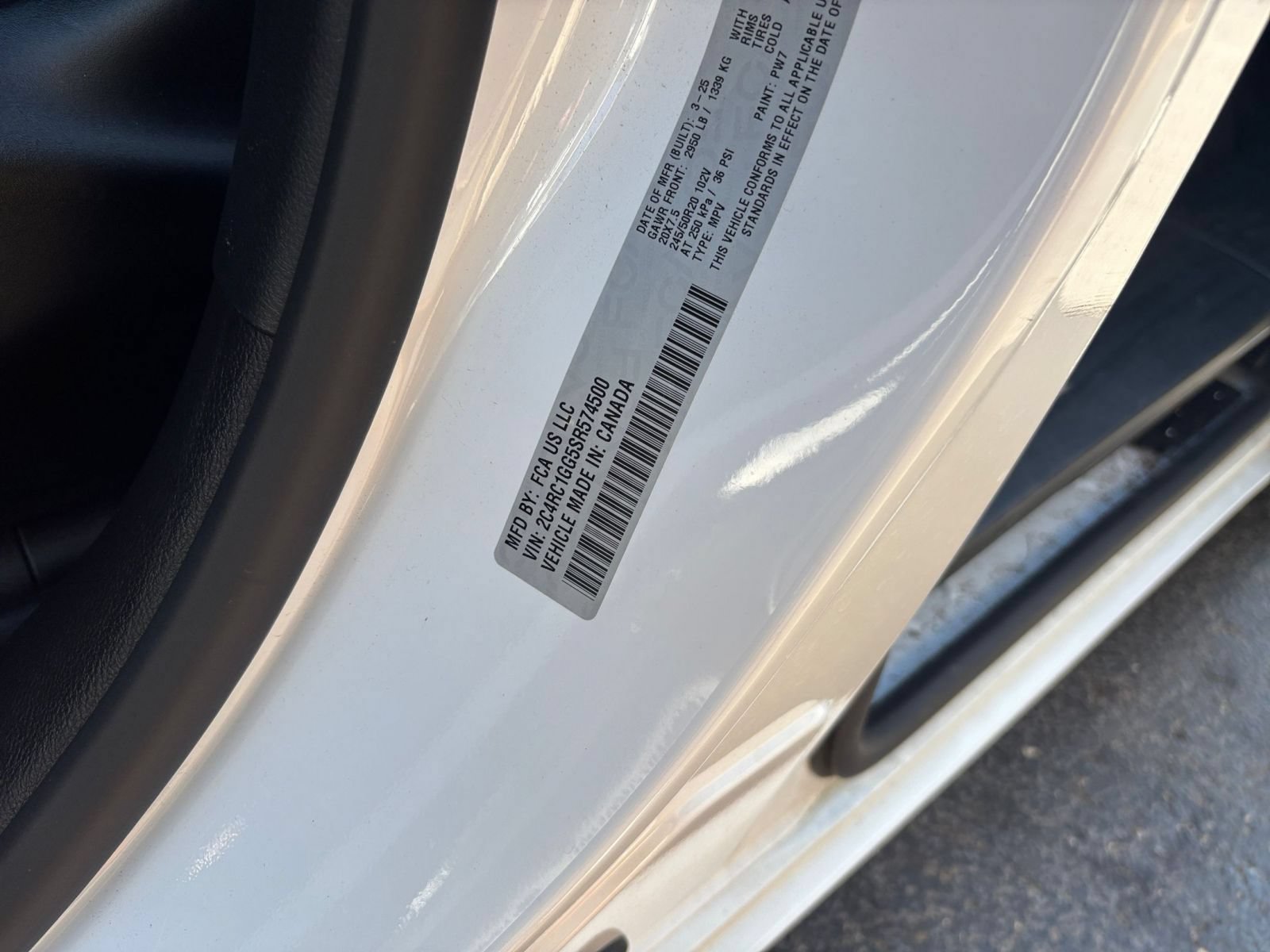 Used 2025 Chrysler Pacifica Limited FWD image 33