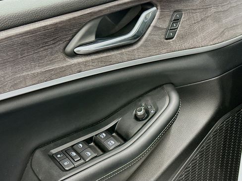 Used 2024 Jeep Grand Cherokee L Limited w/ Luxury Tech Group II image 15