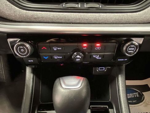 Used 2024 Jeep Compass Latitude image 21