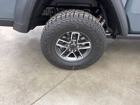 New 2025 Jeep Gladiator Mojave w/ Convenience Group image 24