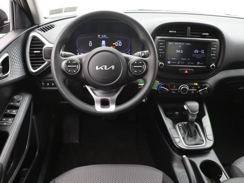 Used 2025 Kia Soul LX FWD image 13
