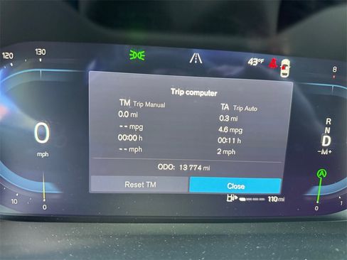 Certified 2025 Volvo XC40 B5 Plus image 36