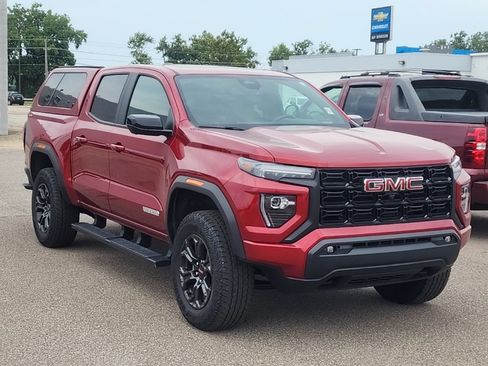 Used 2025 GMC Canyon Elevation w/ Convenience Package AWD/4WD image 2