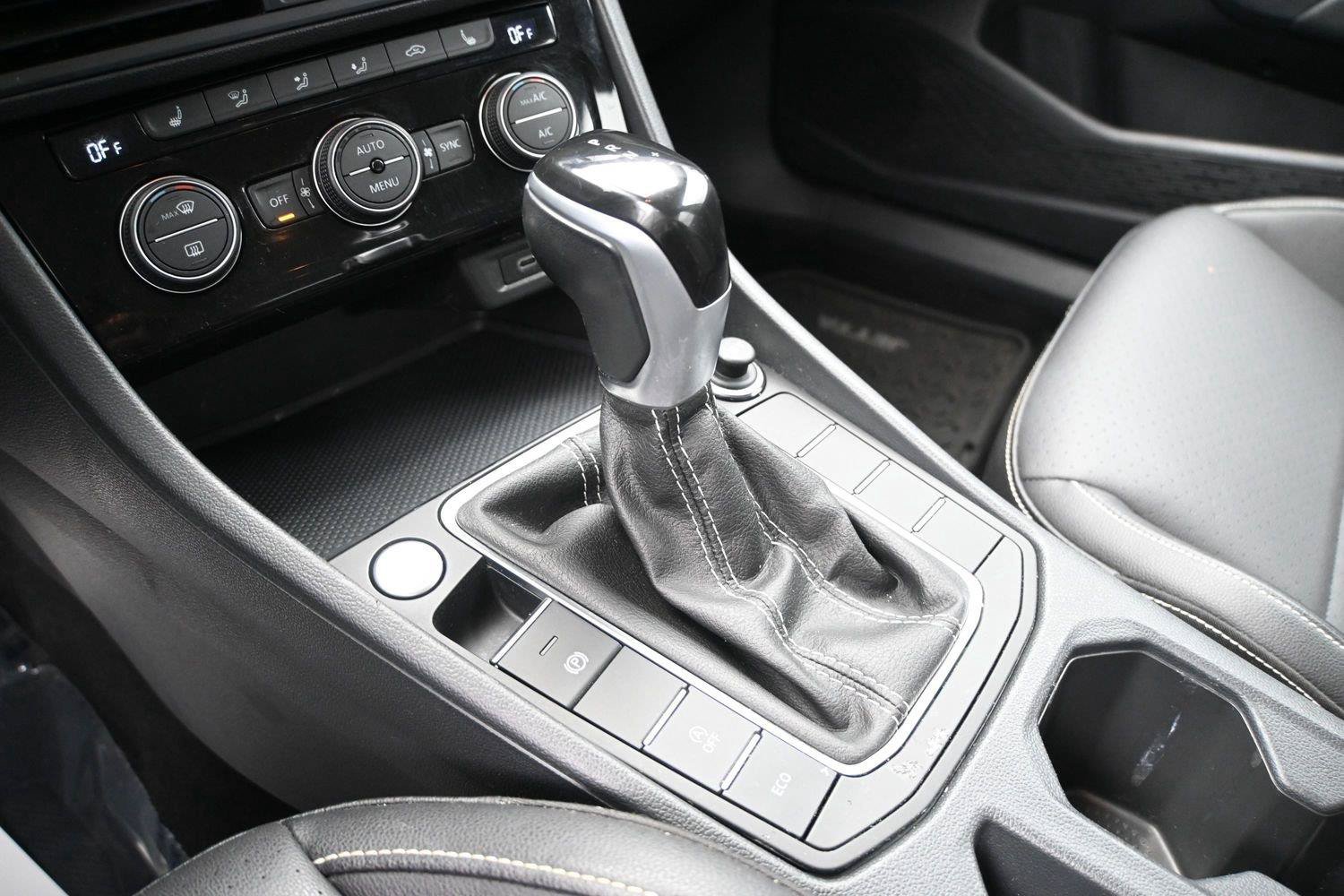 Certified 2023 Volkswagen Jetta SE FWD image 5