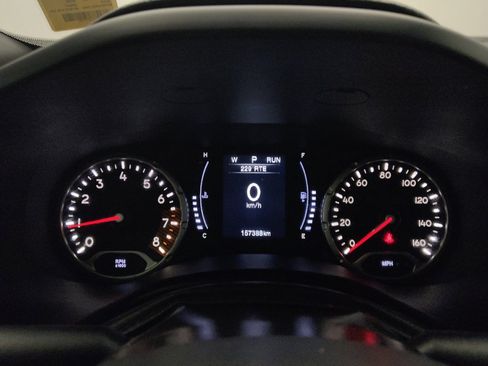 Used 2020 Jeep Renegade Latitude w/ Popular Equipment Group FWD image 23