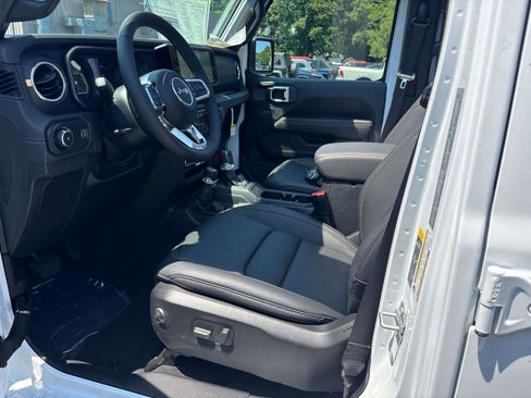 New 2025 Jeep Wrangler Unlimited Sahara image 7