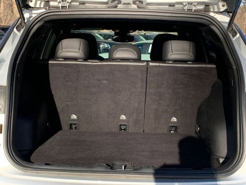 Used 2025 Jeep Compass Limited image 32