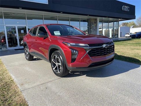 Certified 2024 Chevrolet Trax RS w/ Driver Confidence Package image 1