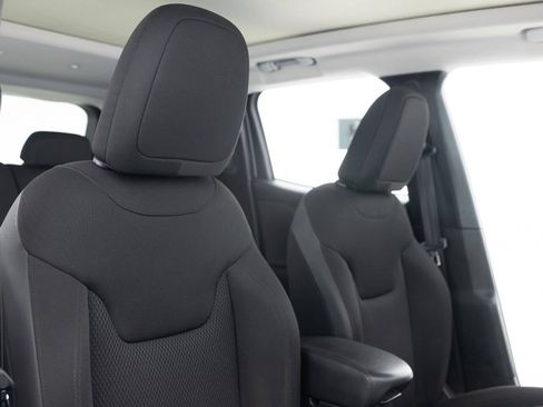 Used 2018 Jeep Renegade Altitude w/ UConnect 8.4 Nav Group AWD/4WD image 26