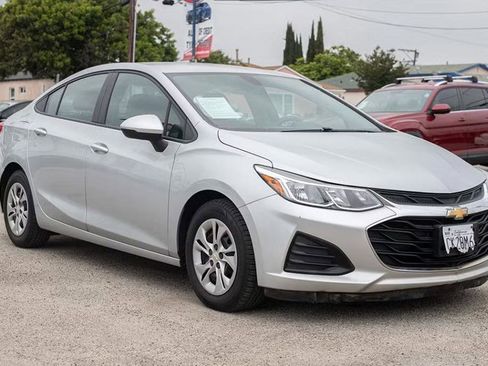 Used 2019 Chevrolet Cruze Sedan image 1