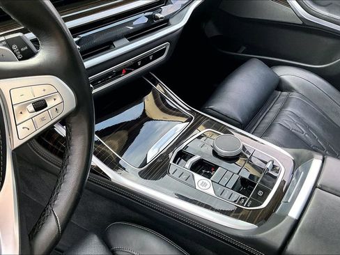 Used 2025 BMW X7 xDrive40i image 18