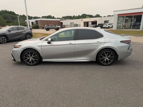 Used 2023 Toyota Camry SE w/ Cold Weather Package AWD/4WD image 2