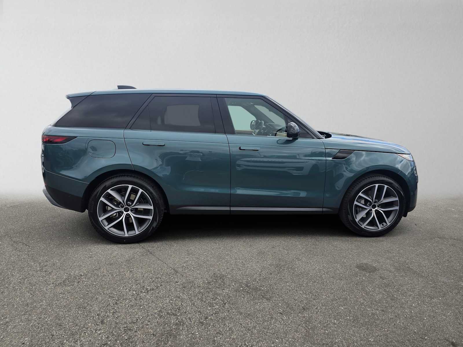 New 2027 Land Rover Range Rover Sport SE AWD/4WD image 6