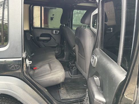 Used 2019 Jeep Wrangler Unlimited Sport S AWD/4WD image 24
