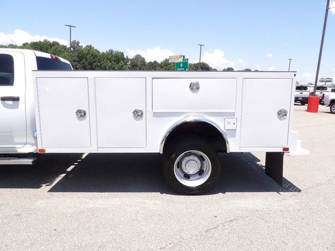 Used 2024 RAM 5500 Tradesman w/ Chrome Appearance Group AWD/4WD image 48