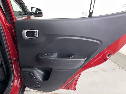 Used 2022 Hyundai Venue SE image 21