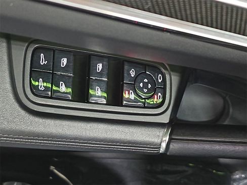 Used 2019 Porsche Cayenne Turbo image 21