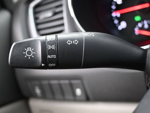 Used 2018 Kia Sedona L FWD image 16