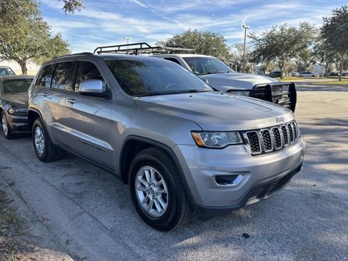 Used 2019 Jeep Grand Cherokee Laredo image 2