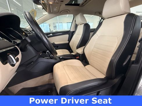 Used 2016 Volkswagen Jetta SEL Premium w/ Lighting Package image 12