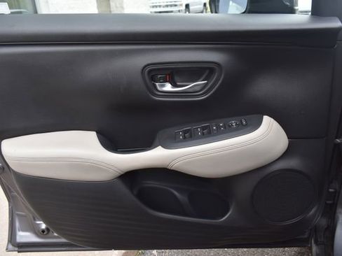 Used 2023 Honda HR-V LX image 17