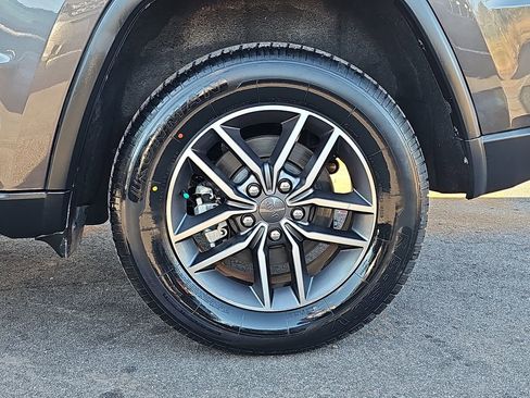 Used 2021 Jeep Grand Cherokee Limited image 38