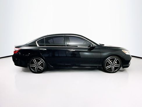 Used 2016 Honda Accord Touring image 10