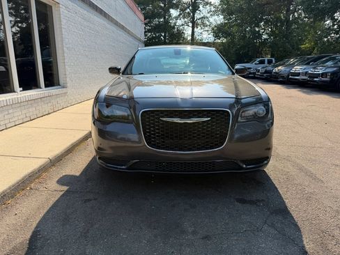 Used 2019 Chrysler 300 Touring w/ Sport Appearance Package RWD image 3