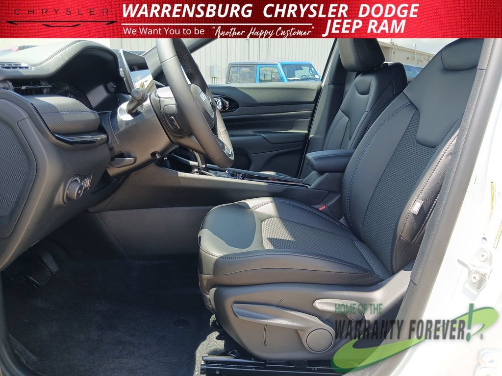 New 2026 Jeep Compass Latitude AWD/4WD image 13