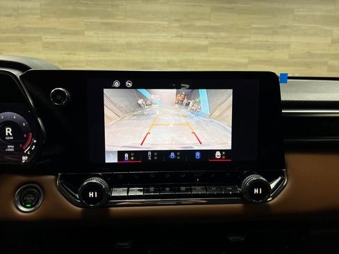 Used 2024 GMC Canyon AT4 w/ LPO, Off Road Lift Package image 9