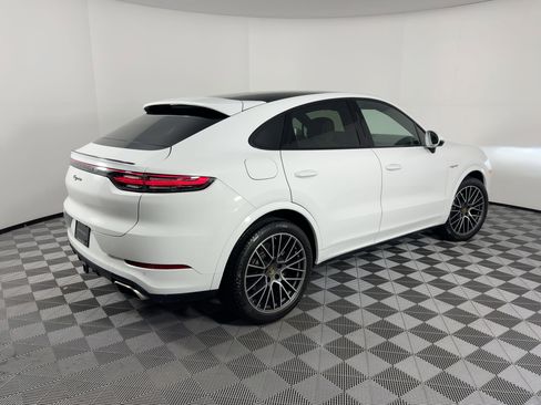 Certified 2023 Porsche Cayenne Coupe w/ Premium Package image 9