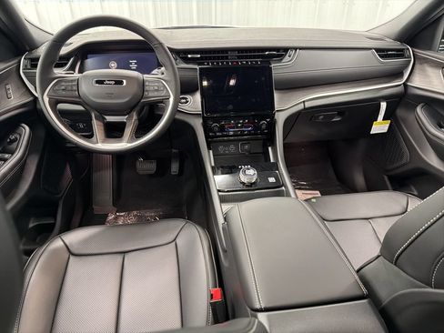 New 2025 Jeep Grand Cherokee L Limited w/ Luxury Tech Group II RWD image 15